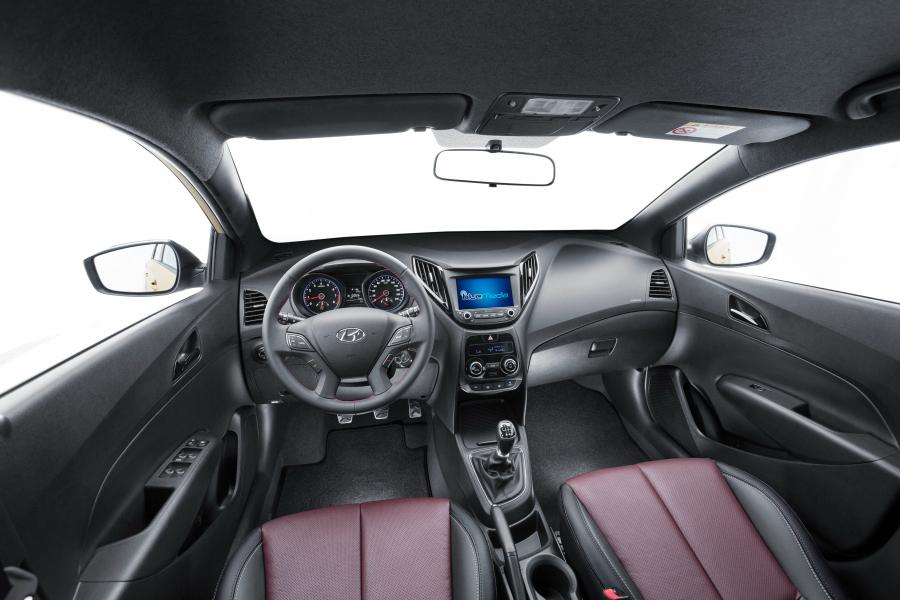 Интерьер Hyundai HB20 D spec Concept 2016 года  (фото 3 из 3)